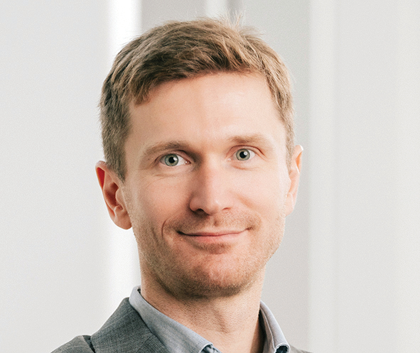 Uzņēmuma līdzdibinātājs zirnekļu zīda pētnieks Kristaps Jaudzems.