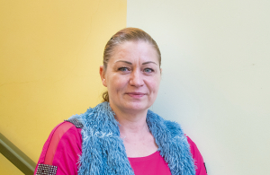 Jolanta Vicinska darbojas Kandavas novada bāriņtiesā un arī pati jau septiņus gadus ir audžumamma. Foto — Alise Šulca, Picture Agency