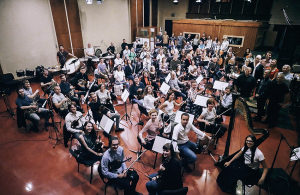 Filmas Dvēseļu putenis simfoniskais orķestris Latvijas Radio 1. studijā. Foto no privātā arhīva