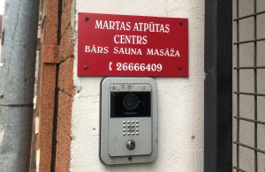 Tagad jau slēgtajā Martas atpūtas centrā seksuālo pakalpojumu sniegšanai bija nodarbinātas 13 sievietes, uzskata prokuratūra. Foto — Indra Sprance