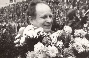 Jānis Stradiņš 1988. gada 7. oktobra manifestācijā Par tiesisku valsti