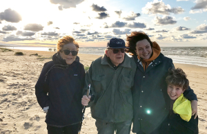 Ilona un Raimonds Staprāni kopā ar meitu Aldu un jaunāko mazdēlu Tomu Jūrmalā