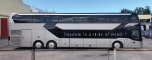 Lai FISOM būtu dabai draudzīgāks un jauniešiem būtu ērtāk, ceļojumi notiek ar autobusiem, kas nav vecāki par 2019. gadu. Foto no privātā arhīva