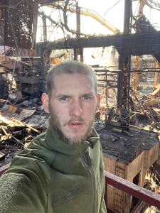 Dmitro Kozacka pašportrets izpostītajā Azovstaļ. Foto no personīgā arhīva