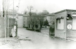 Klīnikas vecā iebrauktuve no Tvaika ielas puses padomju laikā