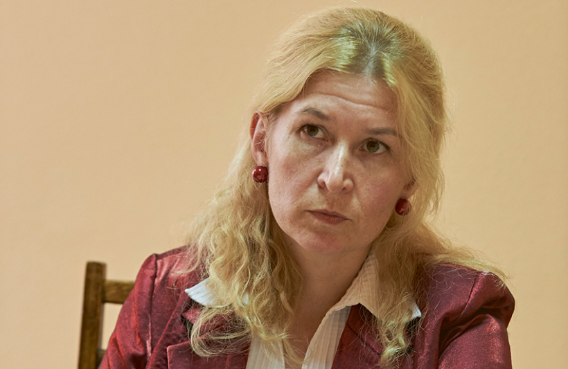 «Bērnunamā neizveidojas priekšstats par ģimenes modeli, viņi neiemācās veidot attiecības un risināt konfliktus, nav ikdienišķu pienākumu,» saka Daugavpils bāriņtiesas locekle Natālija Smirnova. Foto — Jānis Pipars, Picture Agency