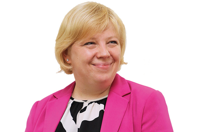 Pirms iepirkumiem Centrālā vēlēšanu komisija konsultējas ar pašu uzņēmumu par izmaksām, jo sava IT sistēmu analītiķa nav. «Uzņēmums mums iesaka kaut kādu summu, un tad mēs arī to iesniedzam pieprasījumā Finanšu ministrijai,» atklāj CVK vadītāja Kristīne Bērziņa. Foto — LETA