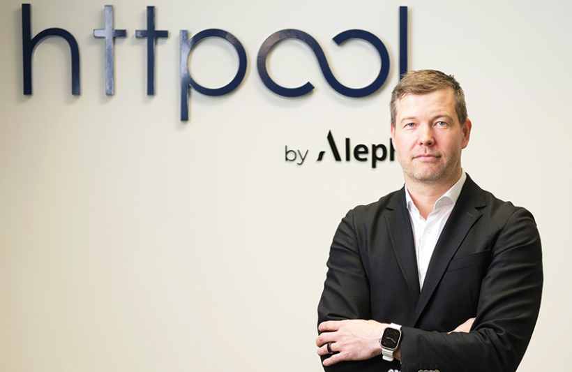 Httpool Latvia, kuru vada Arnis Ozols, ir pasaules lielāko sociālo tīklu un digitālo platformu pārstāvis Latvijā un savus klientus konsultē par reklāmas izvietošanu tajās. Foto — Reinis Inkēns