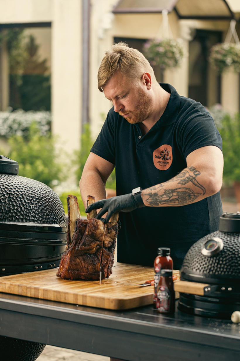 Ja ir vēlme uzzināt, kā pagatavot barbekjū maltīti, jāpiedalās kādā no Kristapa Ozola vadītajām meistardarbnīcām. Foto no personīgā arhīva