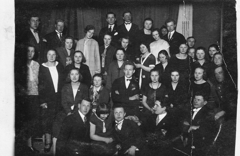 Ēveles koris Latviešu biedrības namā 1926. gadā, kad notika 6. Vispārējie latviešu dziesmu svētki