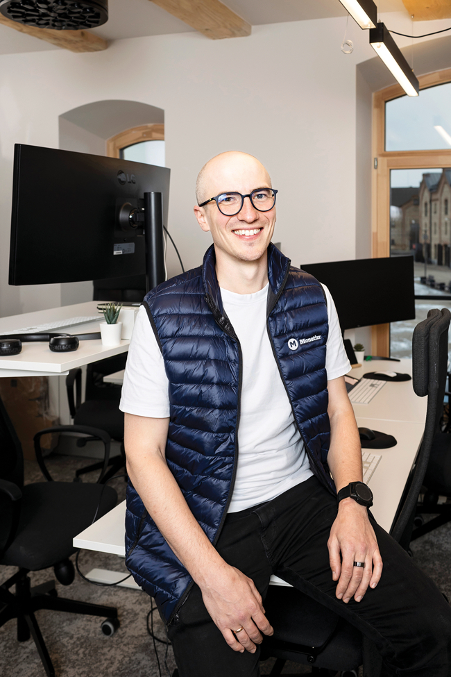 Viens no Startup House Riga jaunajiem īrniekiem — jaunuzņēmuma Monetizr līdzdibinātājs Mārtiņš Bratuškins. Foto — Ieva Salmane