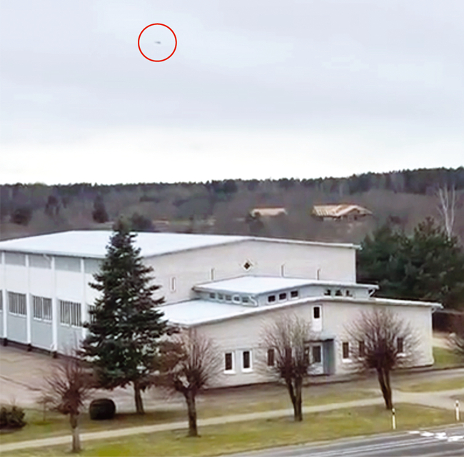 Helikopters virs Pāvilostas 252 metru augstumā — tas bija eksperiments, lai redzētu, cik augstu sliesies pilsētiņai vistuvāk iecerētais vēja ģenerators
