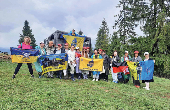 Ukraiņu sievietes, kas uzaicinātas uz atpūtas un psiholoģiskās palīdzības nometni Karpatos. Foto no personīgā arhīva