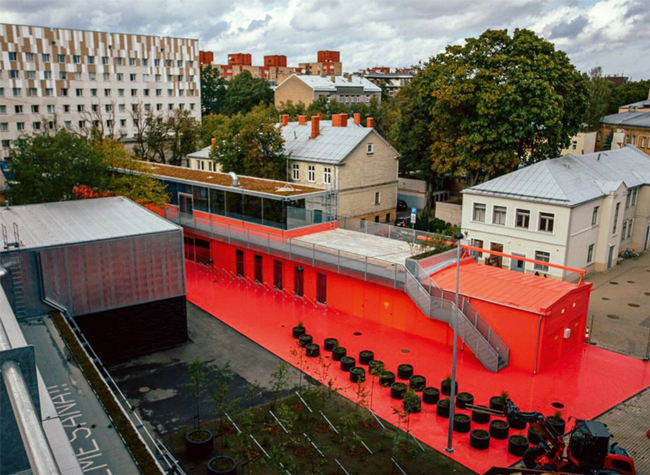 Rīgā Miera ielā tapušā radošā kvartāla TabFab labiekārtošanai Kraso piegādāja 350 litrus krāsas betona sienām