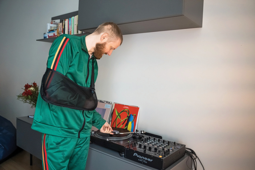 Kārļa atveseļošanās procesā lielu lomu spēlē mūzika