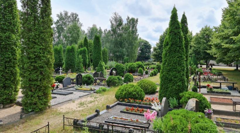 Pirmais klients 2013. gadā bija Jelgavas pilsēta — tās pārstāvji vēlējās strukturēt informāciju par Zanderu kapsētu. Foto – Jelgavas pašvaldība