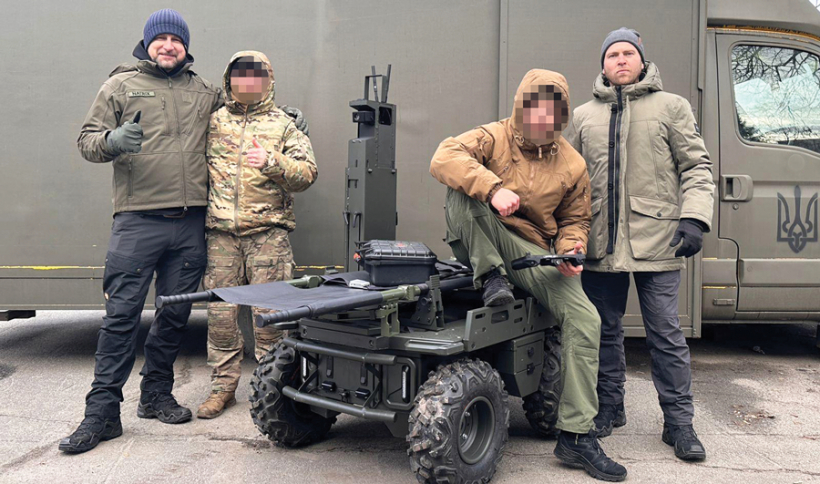 Natrix izpilddirektors Kristaps Puķe (pa kreisi) un tehniskais direktors Gatis Vectirāns (pa labi) šogad vizītē Kijivā. Foto no Natrix arhīva