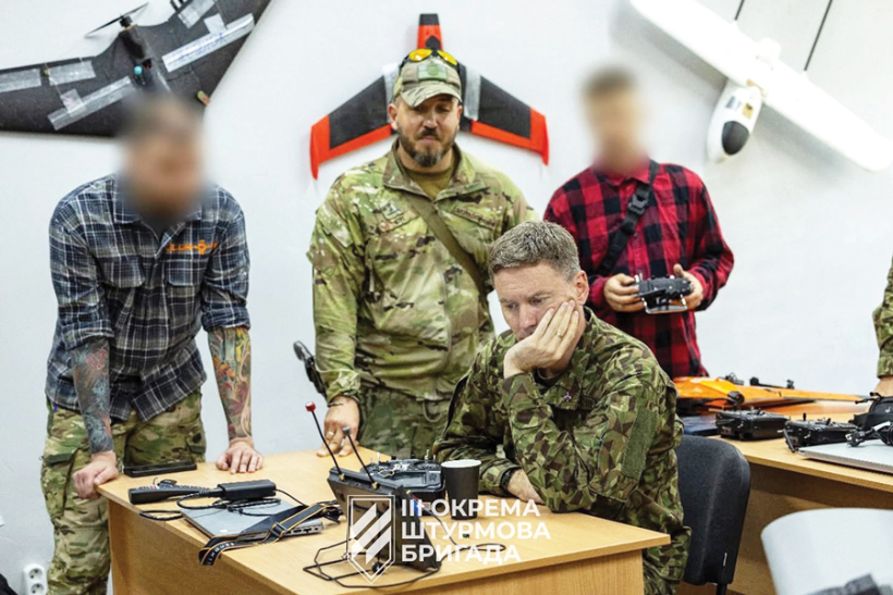 Viesojoties Ukrainas bezpilota tehnoloģiju centrā. Foto — Ukrainas Bruņoto spēku kaujas kamera