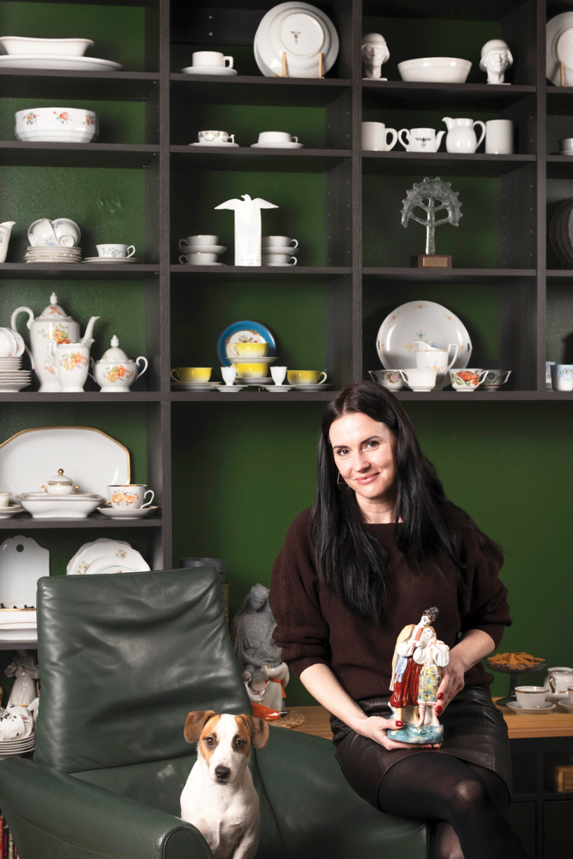 Labdarības dronos ieguldītās summas tuvojas jau pusmiljonam eiro. Ritai Šteinai ukraiņi pateicībā uzdāvinājuši gan Krievijas trofeju dronu, gan porcelāna figūriņas. Tikko saņemta balva Latvijas lepnums