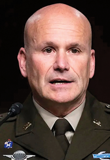 ASV spēku komandieris Eiropā Kristofers Kavoli