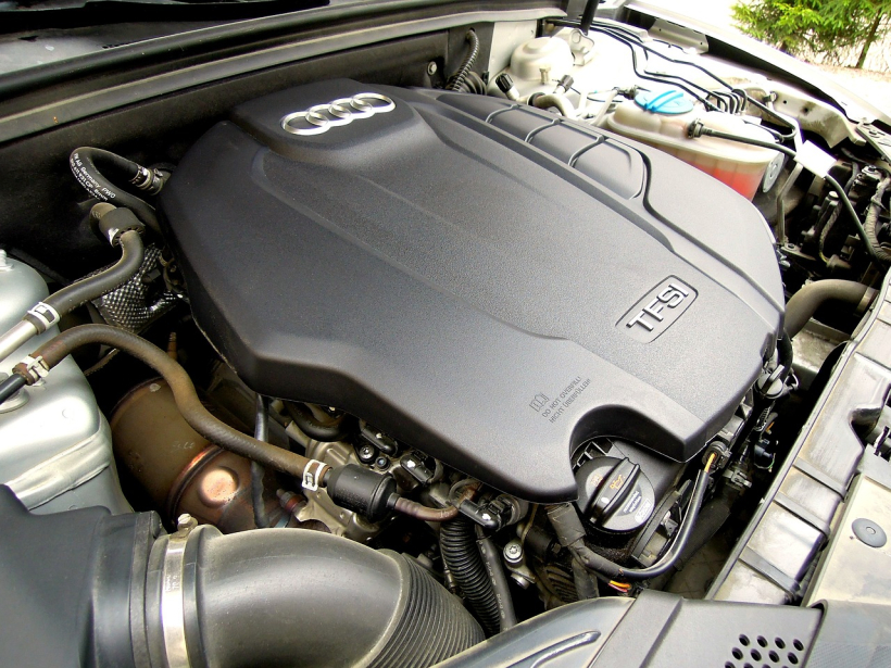 https://pixabay.com/photos/audi-a5-engine-car-car-brand-make-1319817/