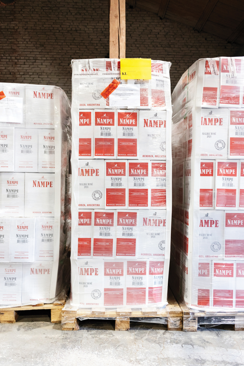 24 paletes ar Argentīnas vīnu, kas bija ceļā uz Baltkrieviju.