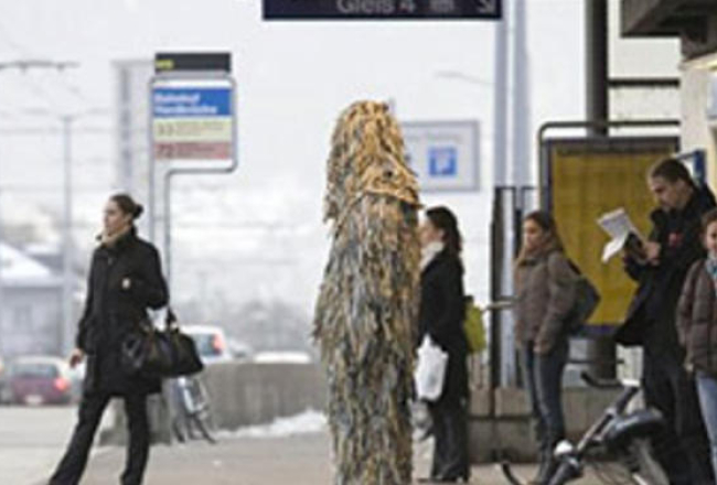 "Macghillie – just a void" (2008-2009). Autori -mākslinieku grupa Knowbotiq