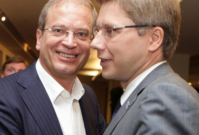 Rīgas mērs Nils Ušakovs (no labās) kopā ar savu "otru pusi" Andri Ameriku. Foto: Edijs Pālens, LETA