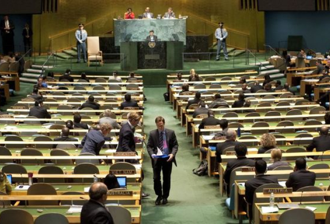 Britu diplomāti pamet ANO asambleju Irānas prezidenta Mahmuda Ahmadinedžada runas laikā. Avots: AFP/LETA