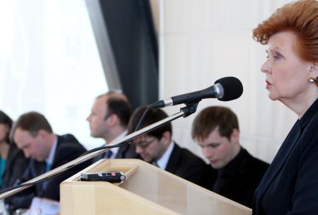 Vaira Vīķe-Freiberga un citi ārpolitikas eksperti pētījuma prezentācijā. Foto: Kaspars Krafts, F64
