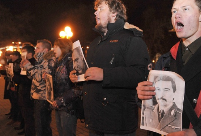 Baltkrievu opozīcijas aktīvisti protesta demonstrācijā pērngada novembrī. Foto: AFP/LETA