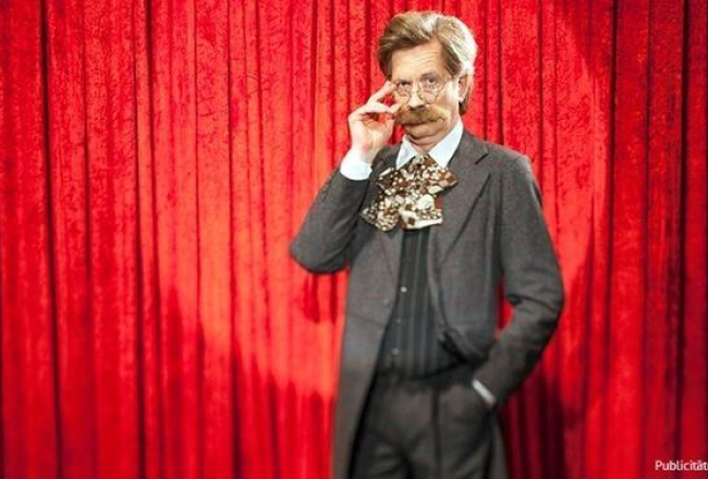 Blaumaņa lomas tēlotājs Andris Freidenfelds bēdīgi slavenajā LTV raidījumā. Publicitātes foto
