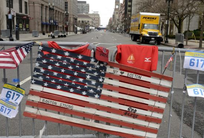 Policijas nožogojums Bostonas maratona ielā. Foto: EPA/LETA