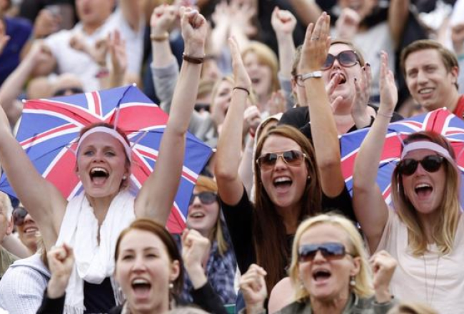Britu tenisa līdzjutējas. Foto: EPA/LETA