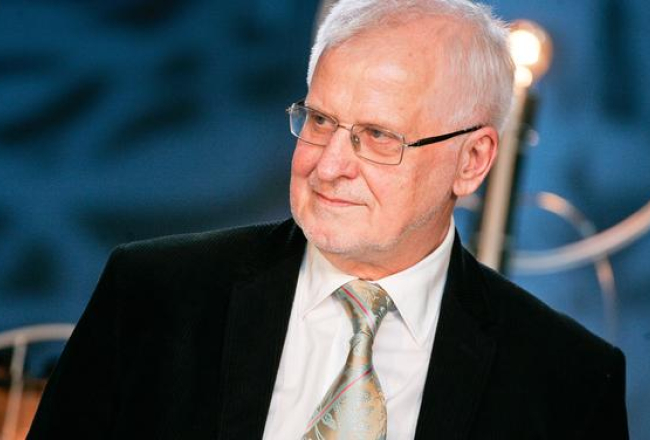 Labdarības koncertā piedalīsies arī Zvannieku ģimenes "galvenais tētis", mācītājs Juris Cālītis. Foto Emīls Desjatņikovs, F64