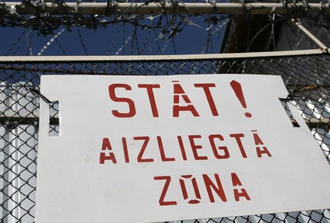Cietuma žogs. Foto: Elmārs Rudzītis, F64