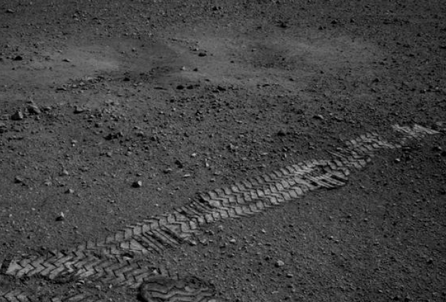 Robota pēdu foto uz Marsa. Foto: AFP/LETA/NASA