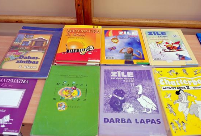 Skolēnu darba burtnīcas. Foto: Lita Krone, LETA