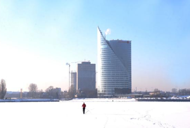Aizsalusī Daugava Rīgas centrā. Foto: Evija Trifanova, LETA