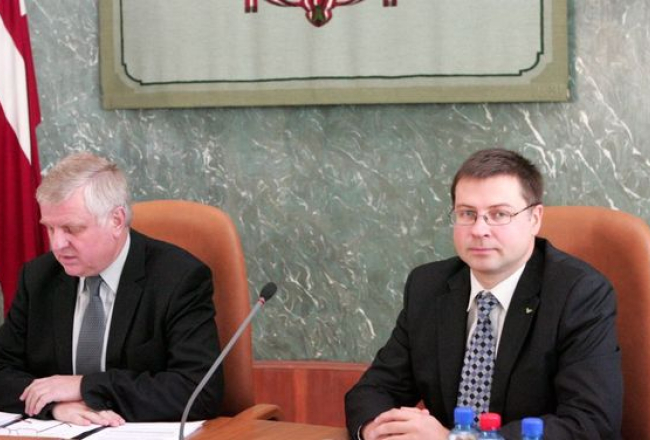 Pēteris Krīgers un Valdis Dombrovskis NTSP sēdē. Foto: Raitis Plauks, F64
