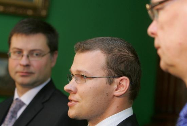 Valdības koalīcijas partneri - Valdis Dombrovskis (no kreisās), Raivis Dzintars un Valdis Zatlers. Foto: Raitis Plauks, F64