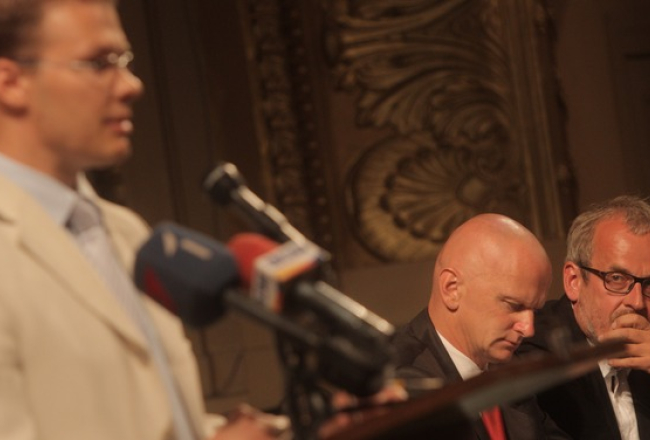 Raivis Dzintars (no kreisās), Gaidis Bērziņš un Roberts Zīle divu partiju apvienošanās kongresā. Foto: Jānis Saliņš, F64