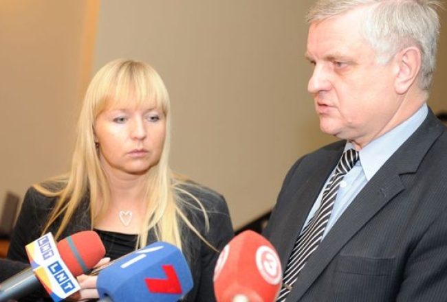 LDDK ģenerāldirektore Elīna Egle (K) un Latvijas Brīvo arodbiedrību savienības priekšsēdētājs Pēteris Krīgers (L). Autors - Edijs Pālēns, LETA