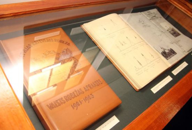 Izstādes "No augusta līdz augustam. Latvijas un Krievijas Miera līgums” ekspozīcija Latvijas Valsts vēstures arhīvā. Autors: Edijs Pālēns, LETA
