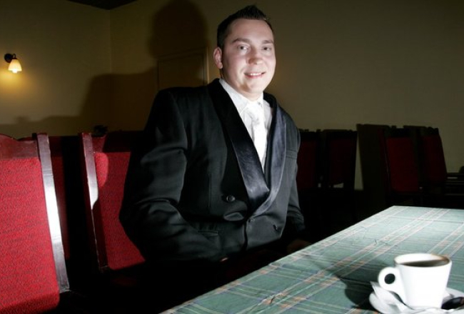 Saeimas bārmenis Renārs Lazovskis, foto: Rūta Kalmuka, f64