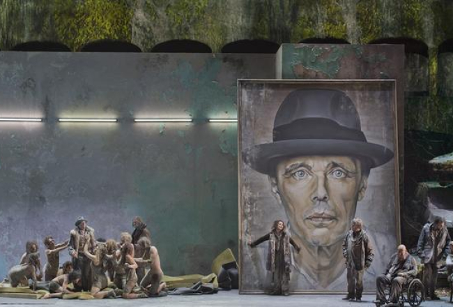 Skats no Alvja Hermaņa iestudētās operas "Gewain" Zalcburgas operfestivālā. Attēls no festivāla mājas lapas