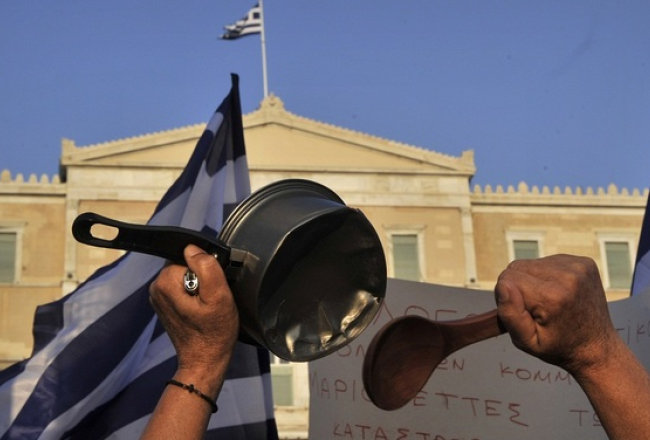 Grieķi visādā veidā protestēja pret budžeta samazināšanu. Foto: AFP/LETA