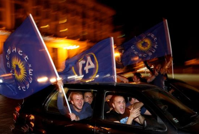 Gruzijas opozīcijas atbalstītāji līksmo par uzvaru. Foto: EPA/LETA