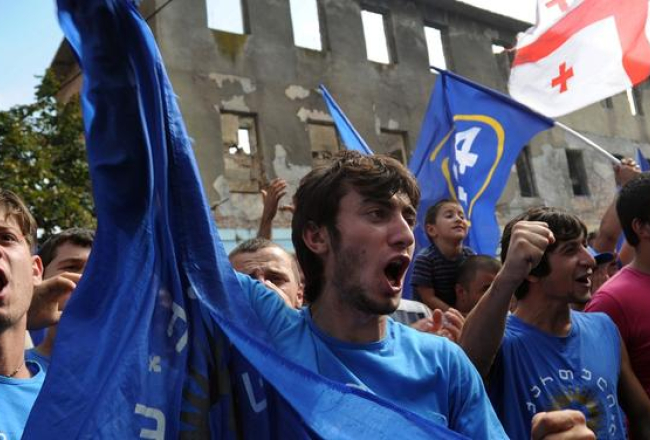 Protestētāhi Zugdidi pilsētā. Foto: AFP/LETA