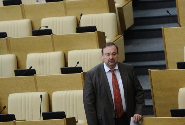 No Valsts domes izraidītais Genādijs Gudkovs. Foto: ITAR-TASS/LETA
